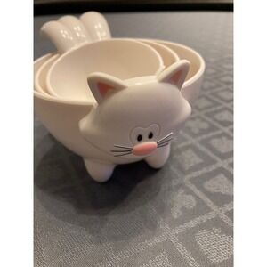 Set of 3 White Ceramic Cat Nesting Bowls Measuring Cups with Tail Handles